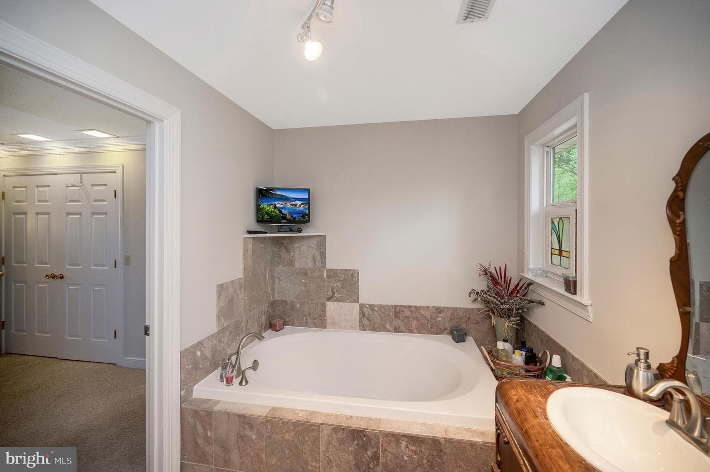 416 Whitecliff Drive photo 47