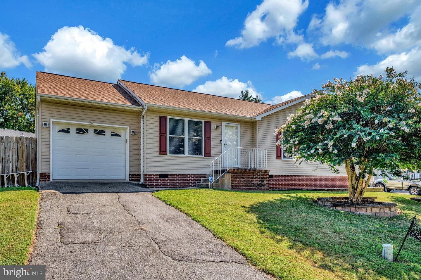 10906 Peach Tree Drive photo 3