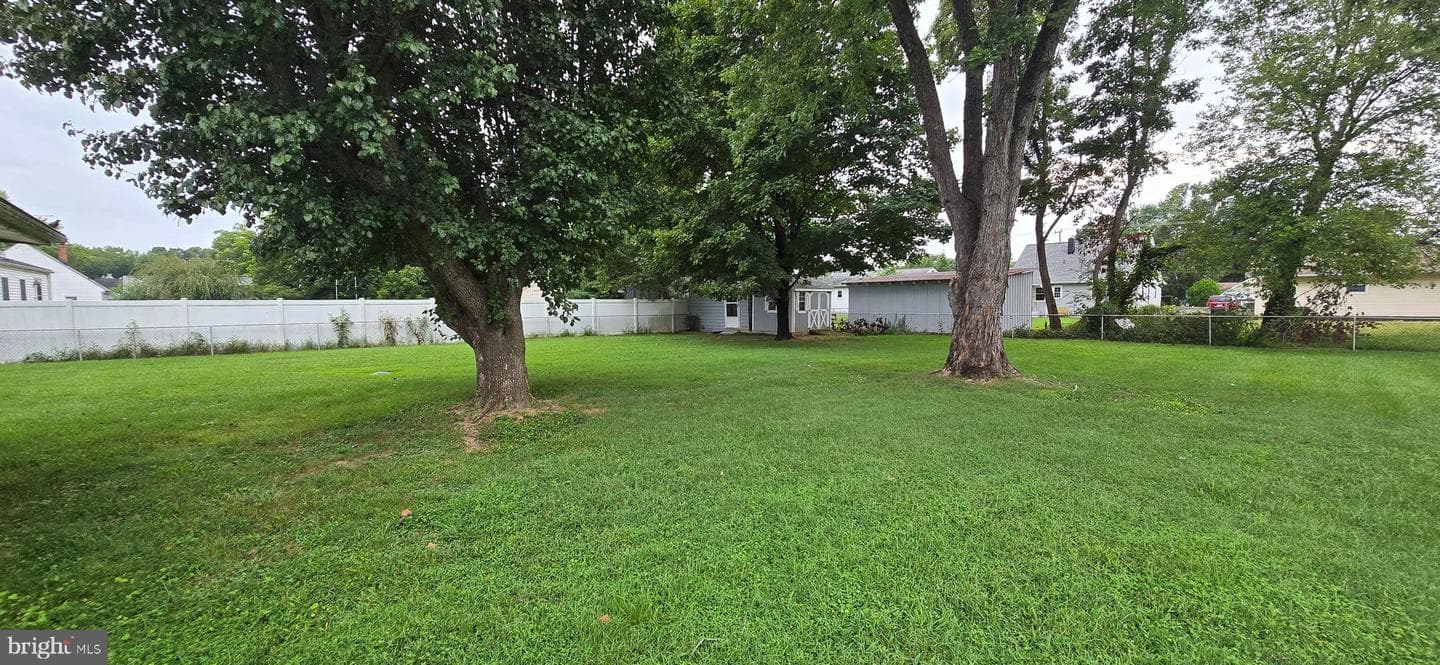 205 Hamilton Street photo 40