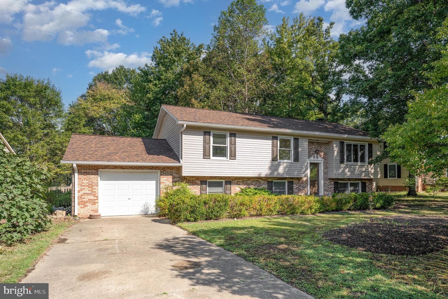 5813 Queens Mill Circle photo 3