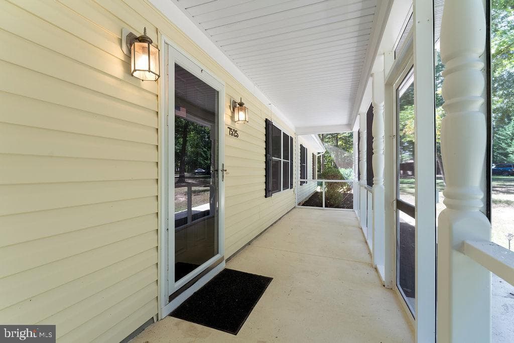 7525 Nyland Road photo 4
