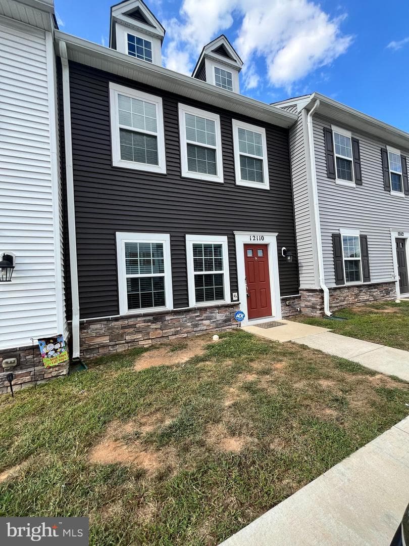 12110 Bowling Farm Court photo 2