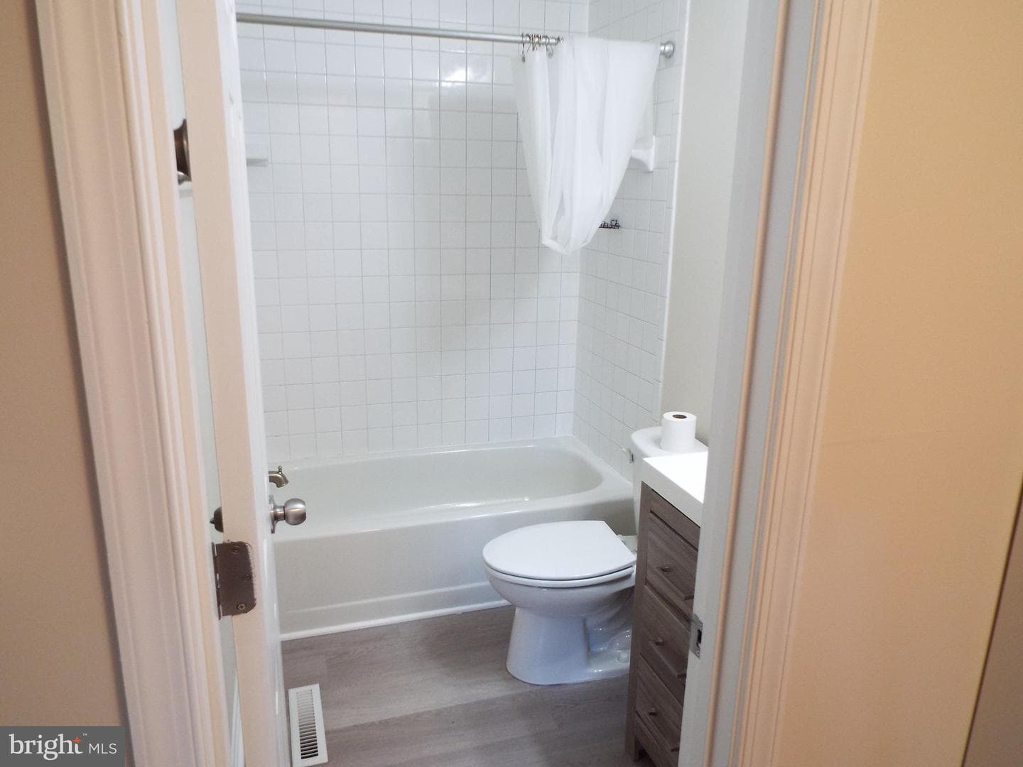 447 Albany Street photo 21