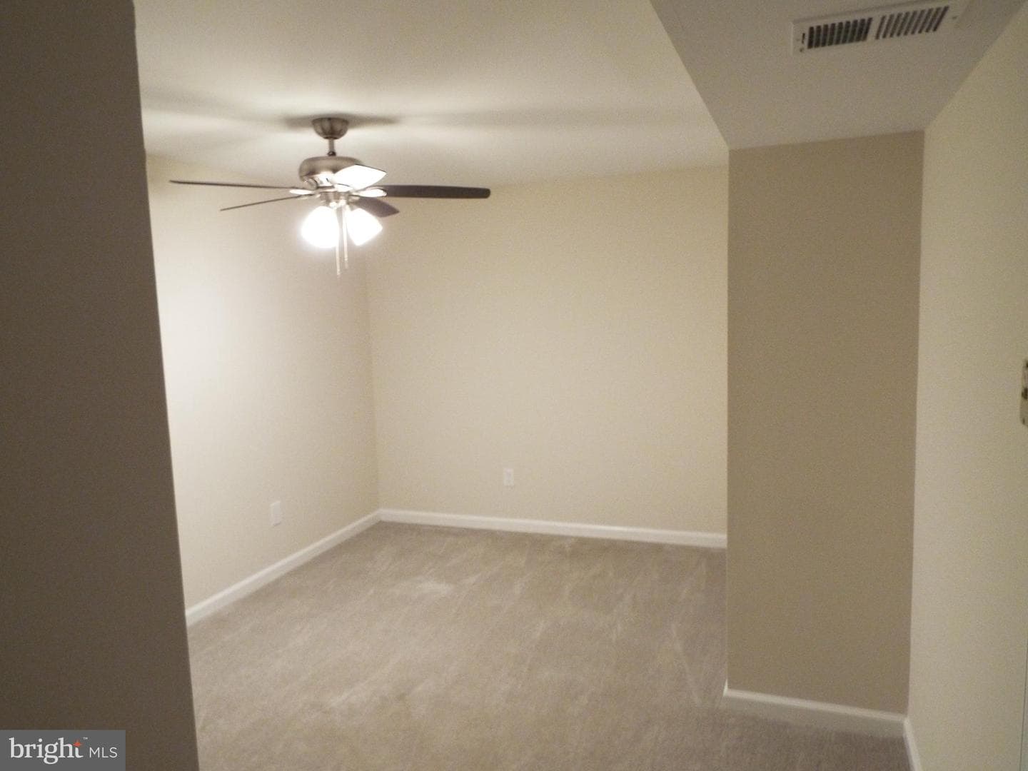 447 Albany Street photo 27