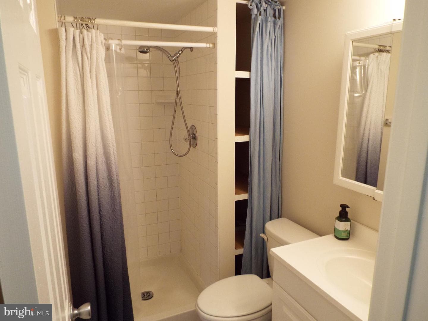447 Albany Street photo 32
