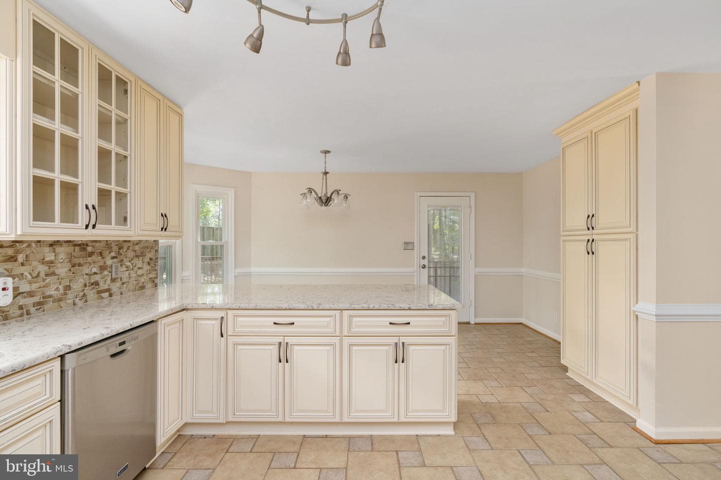9801 Kenmore photo 14