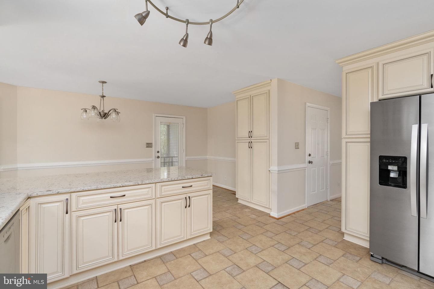 9801 Kenmore photo 15