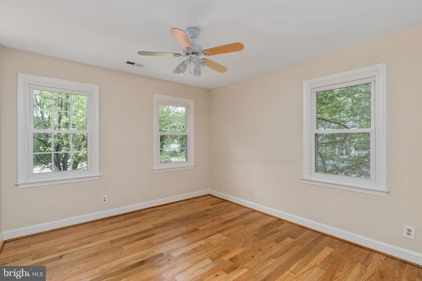 9801 Kenmore photo 20