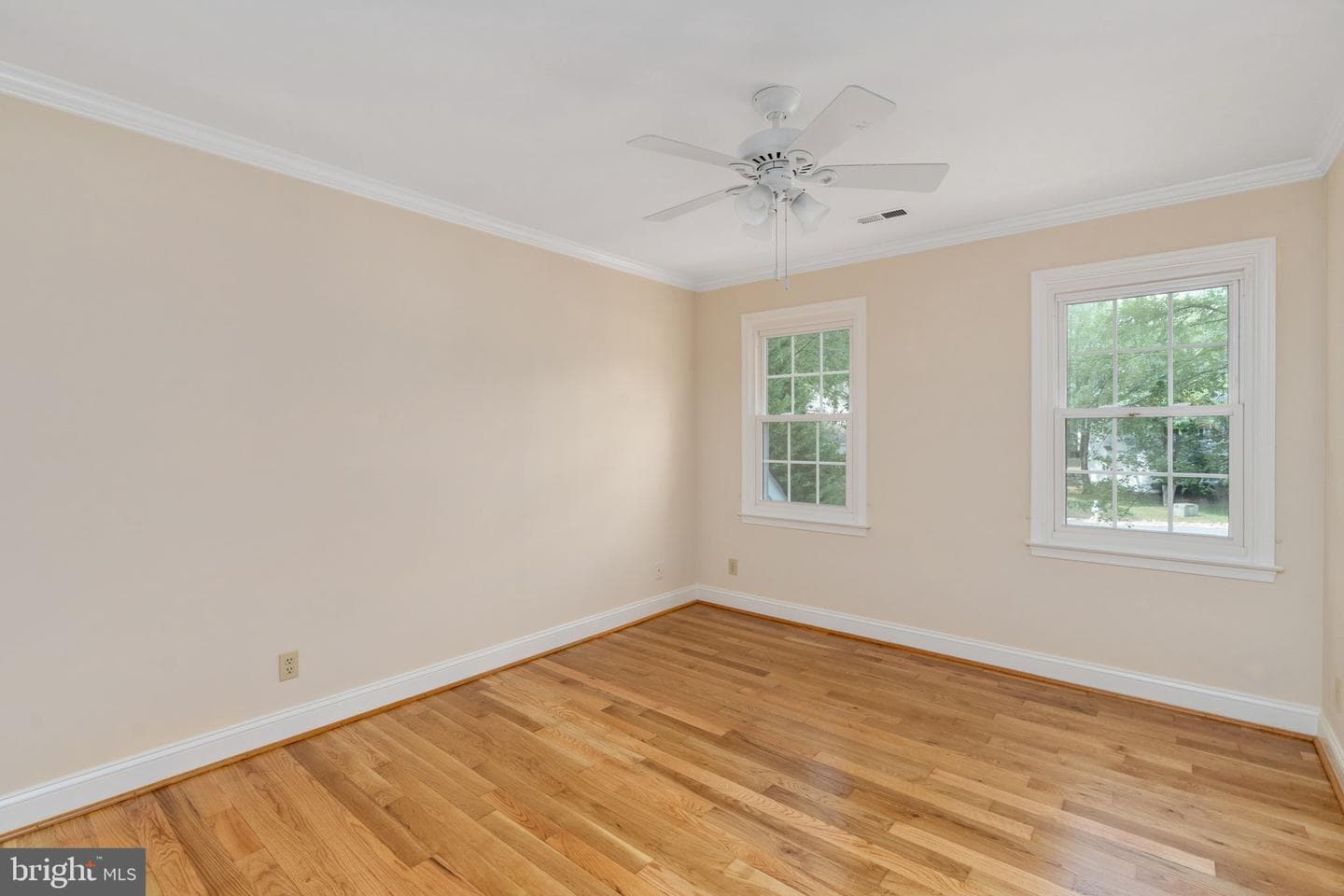 9801 Kenmore photo 24