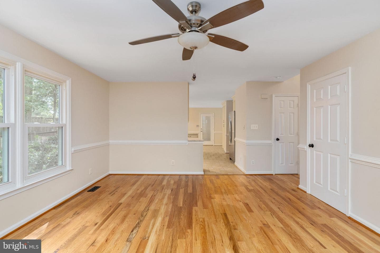 9801 Kenmore photo 25