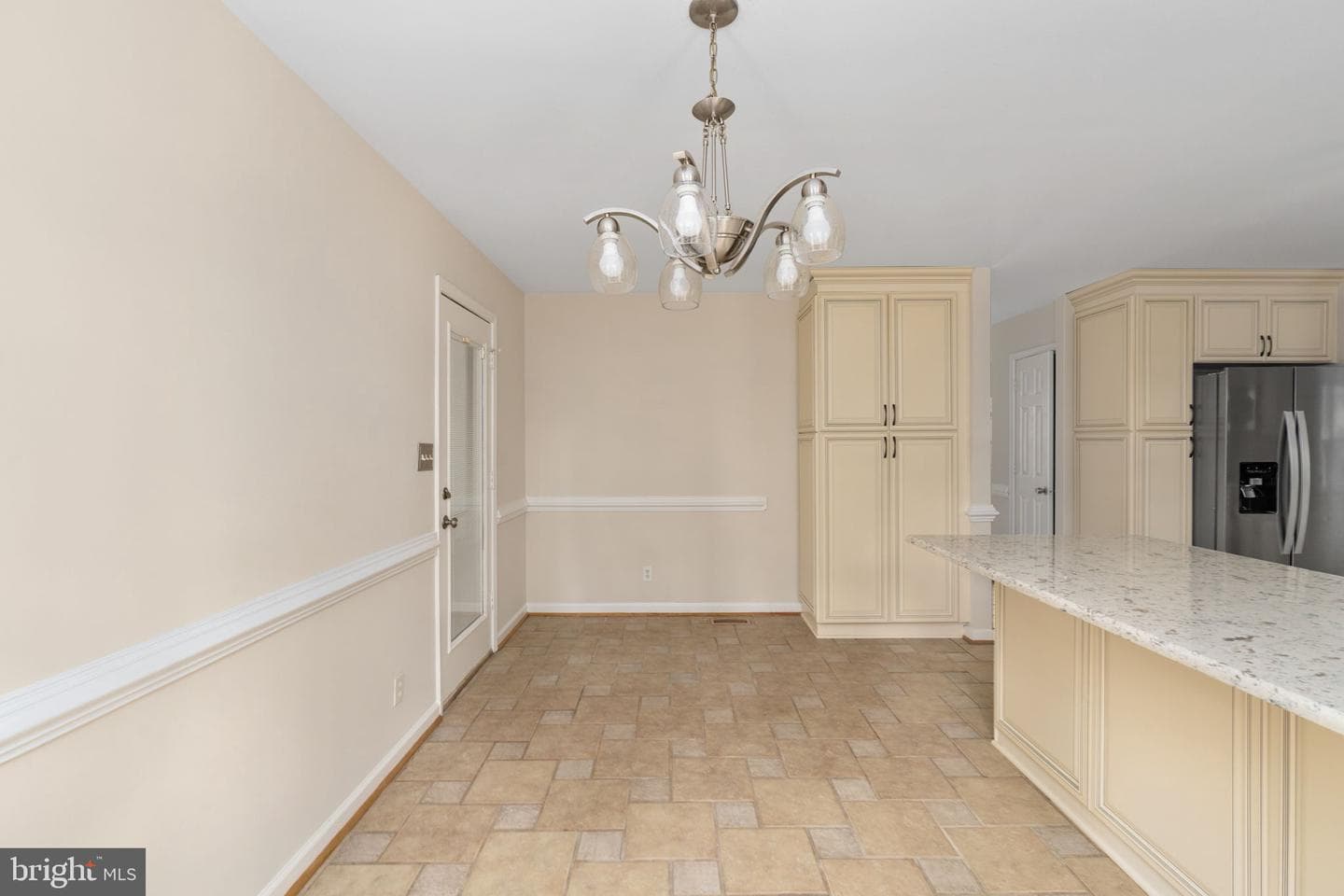 9801 Kenmore photo 26