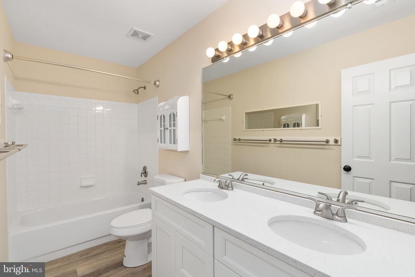 9801 Kenmore photo 33