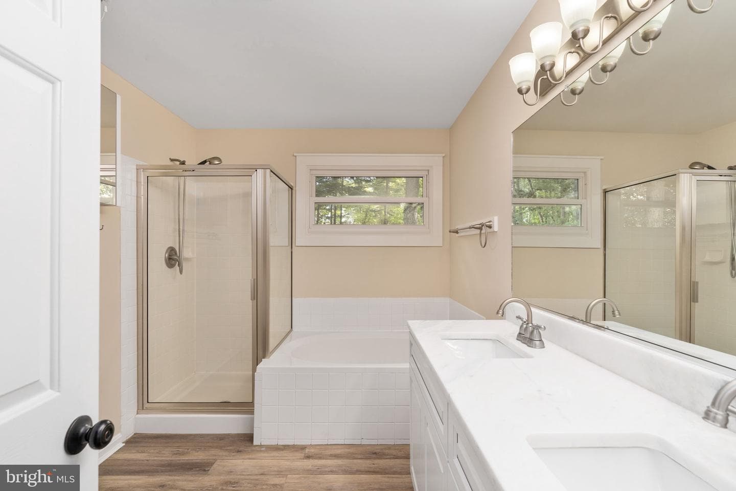 9801 Kenmore photo 34