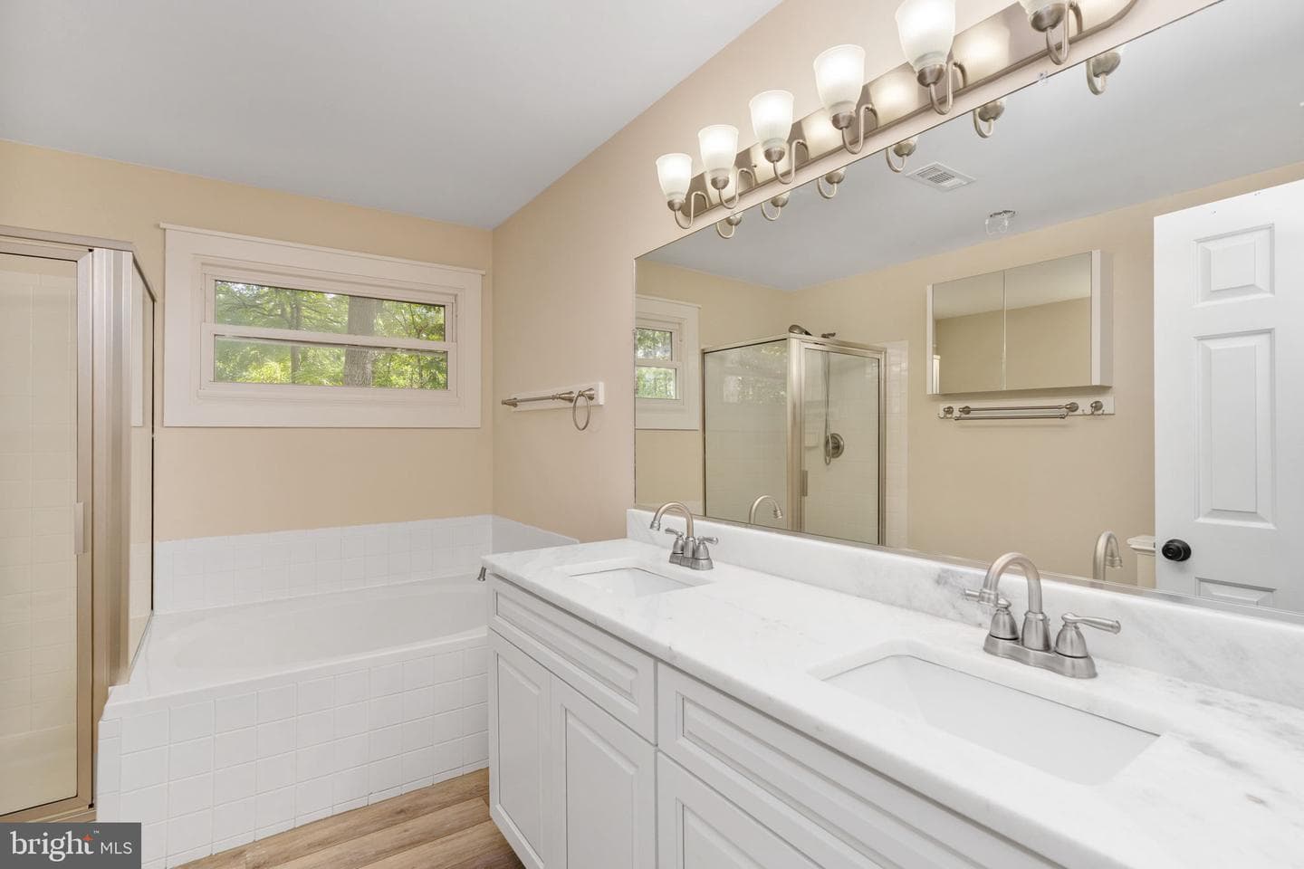 9801 Kenmore photo 35