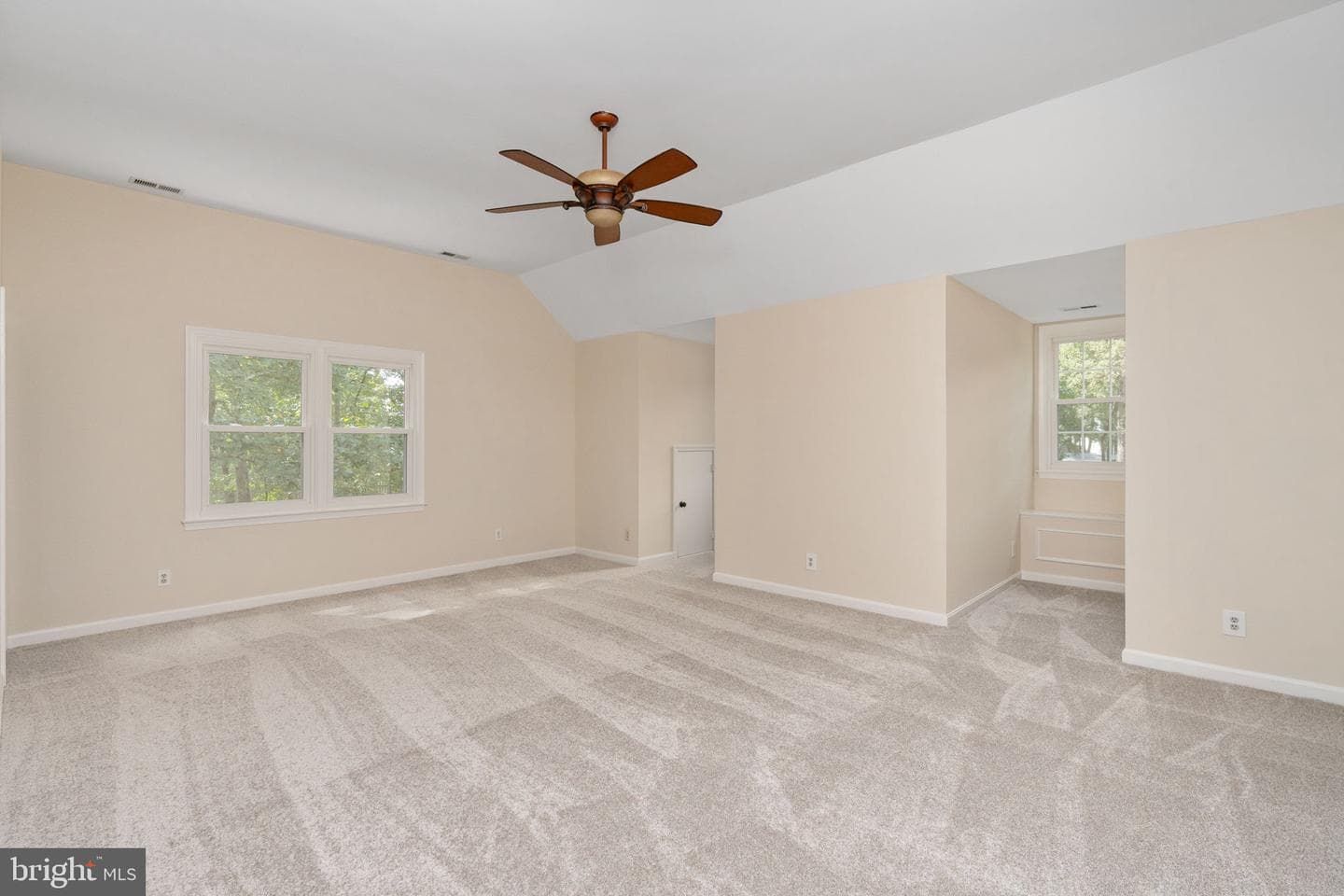 9801 Kenmore photo 36