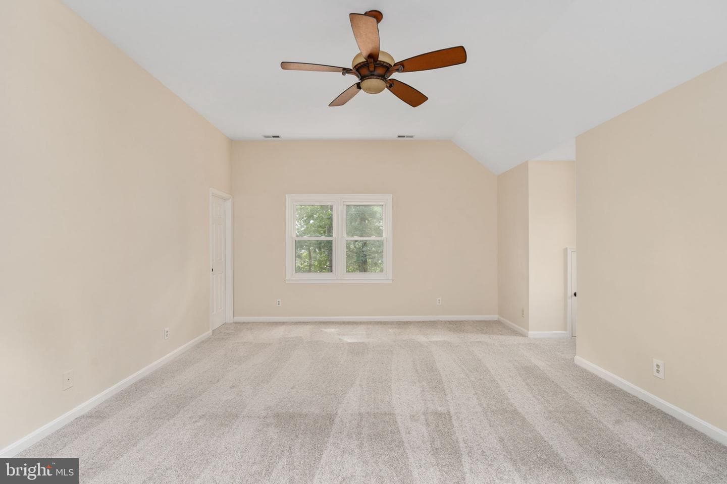 9801 Kenmore photo 37