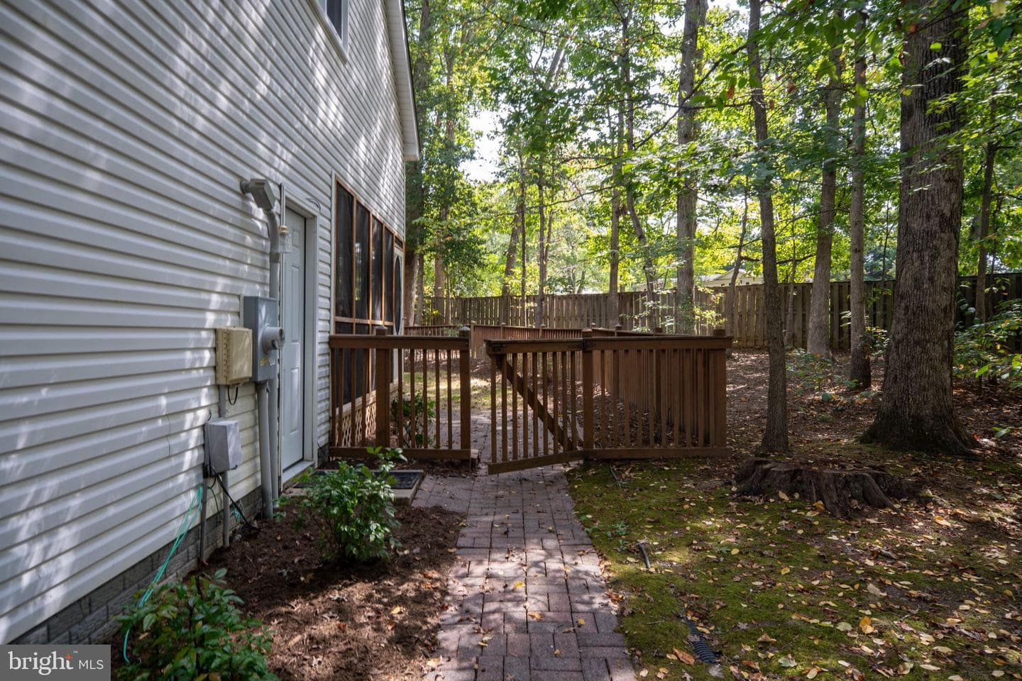 9801 Kenmore photo 40