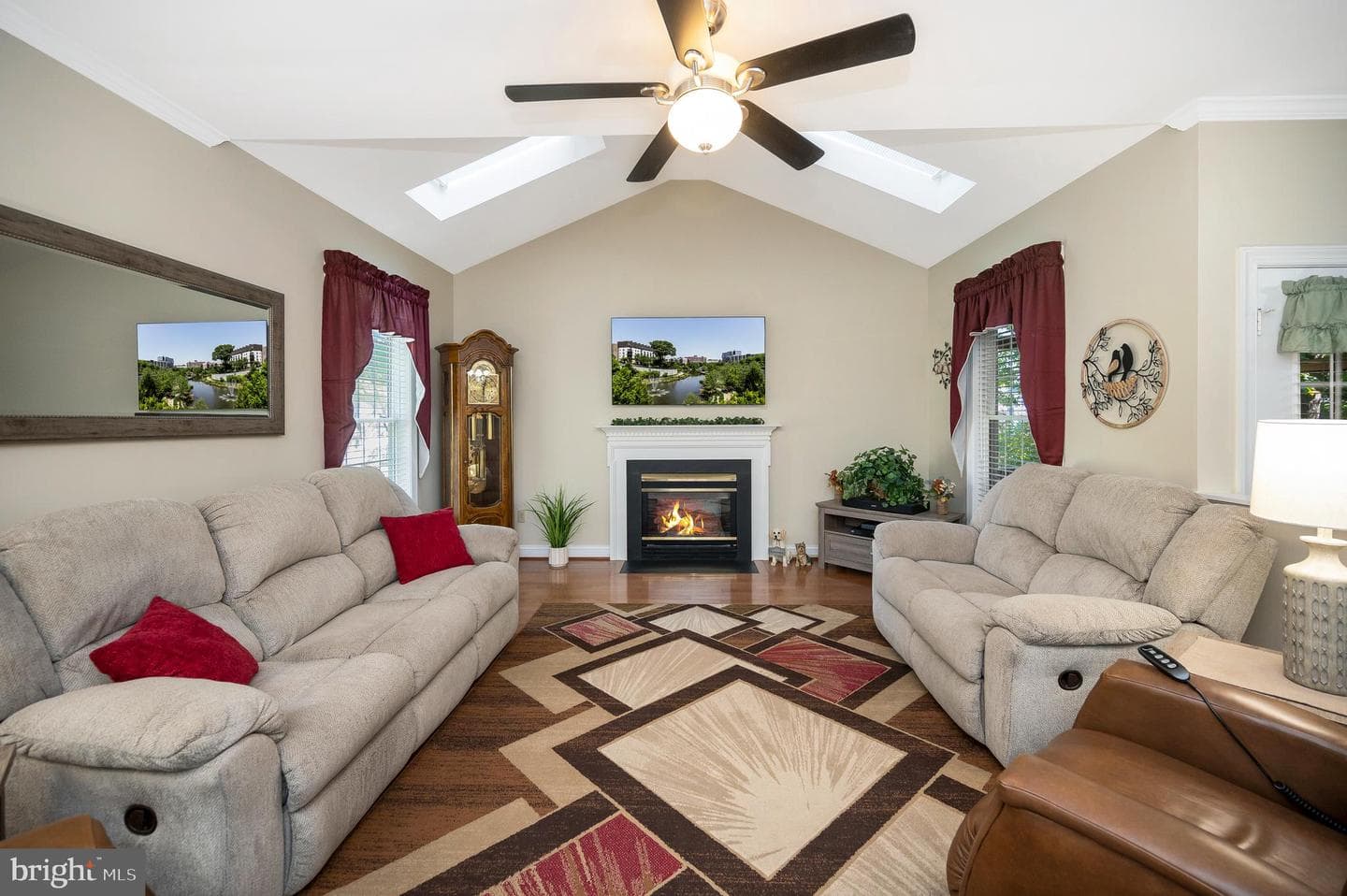 10219 Colechester Street photo 15