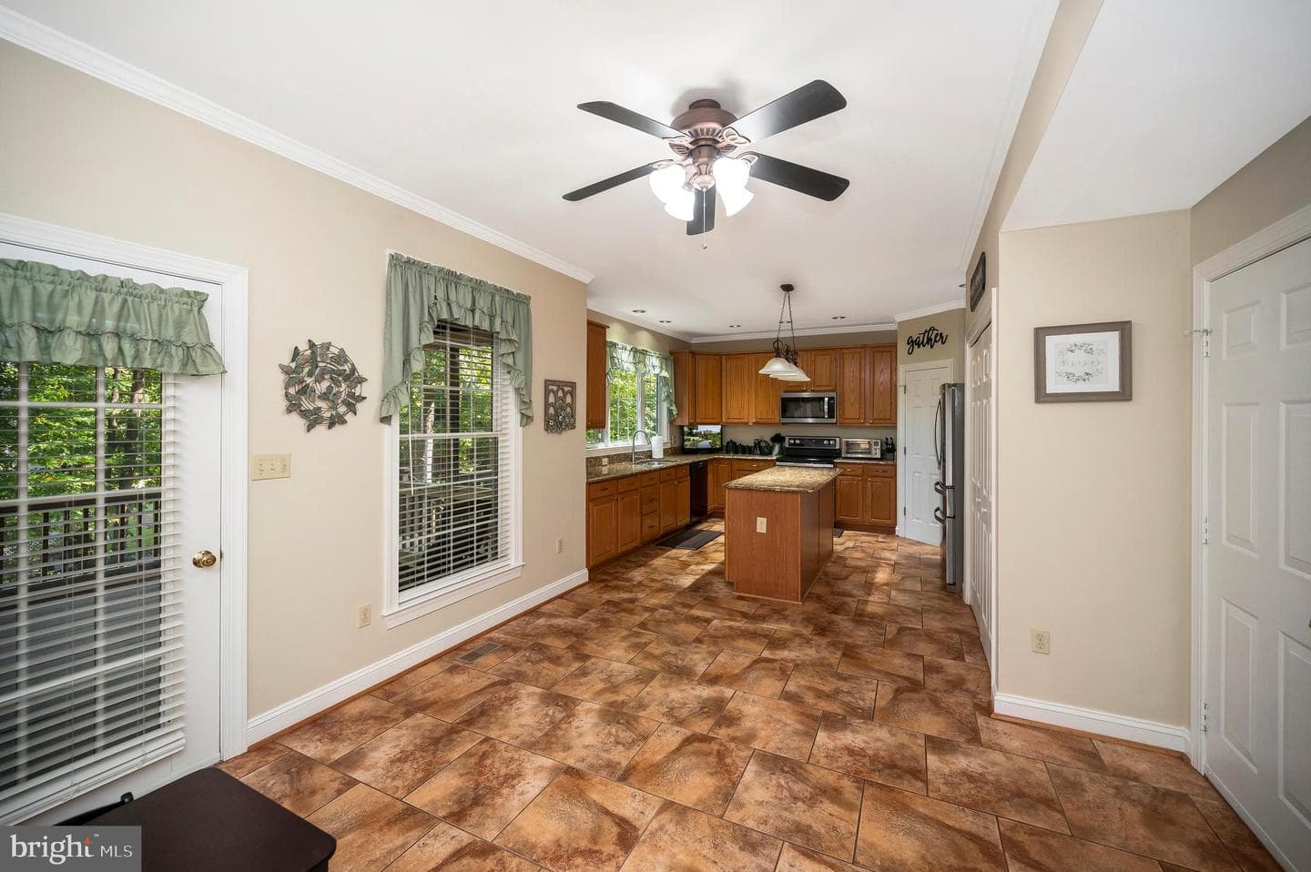 10219 Colechester Street photo 17