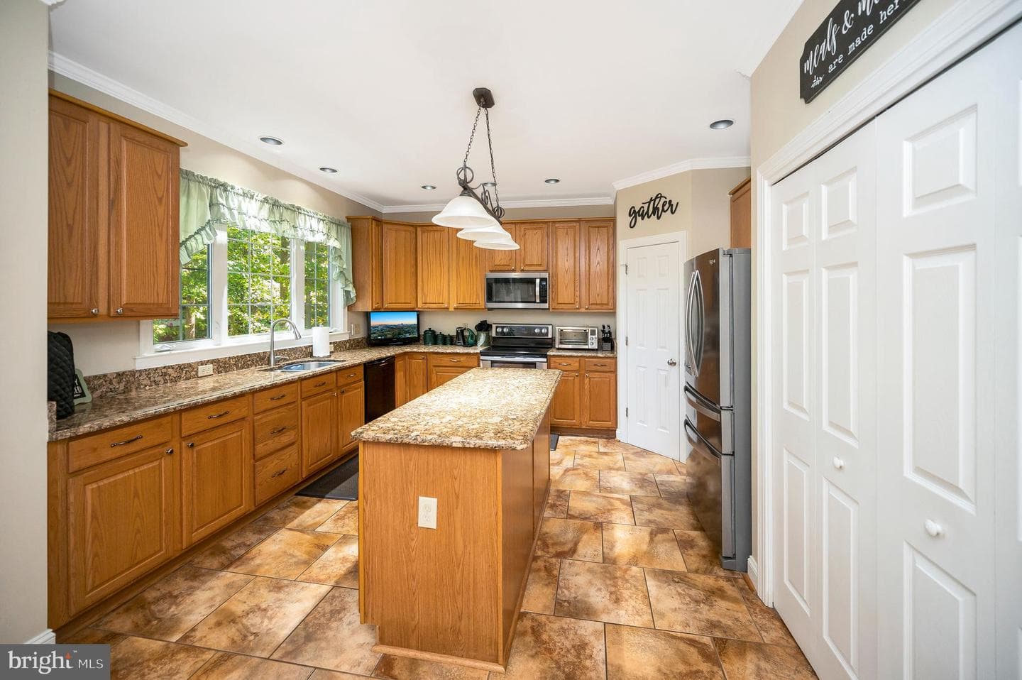 10219 Colechester Street photo 18