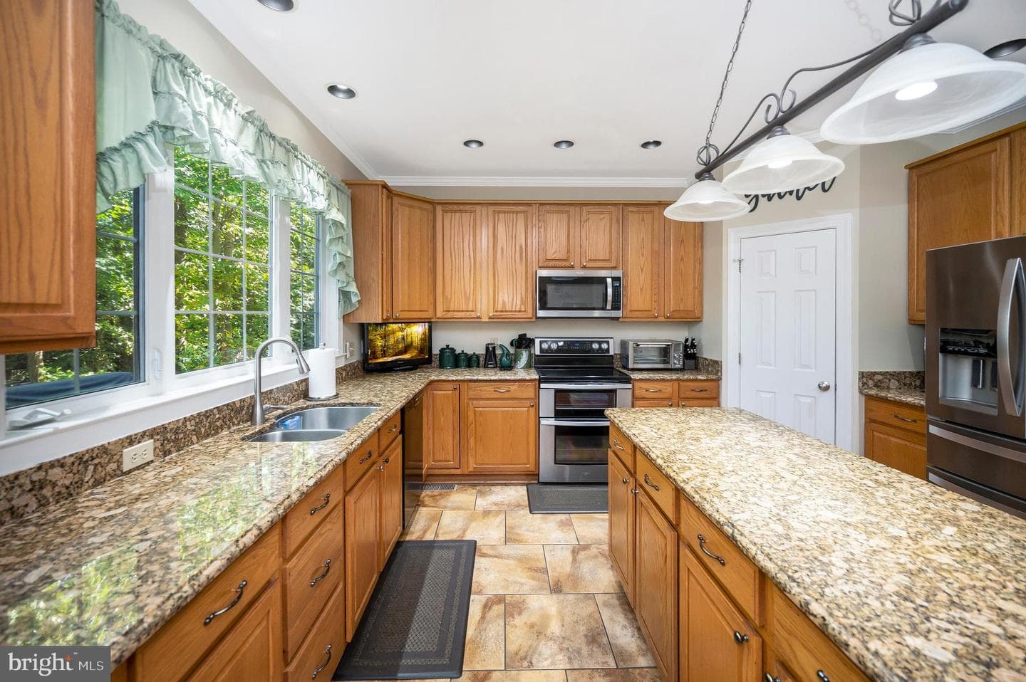 10219 Colechester Street photo 20