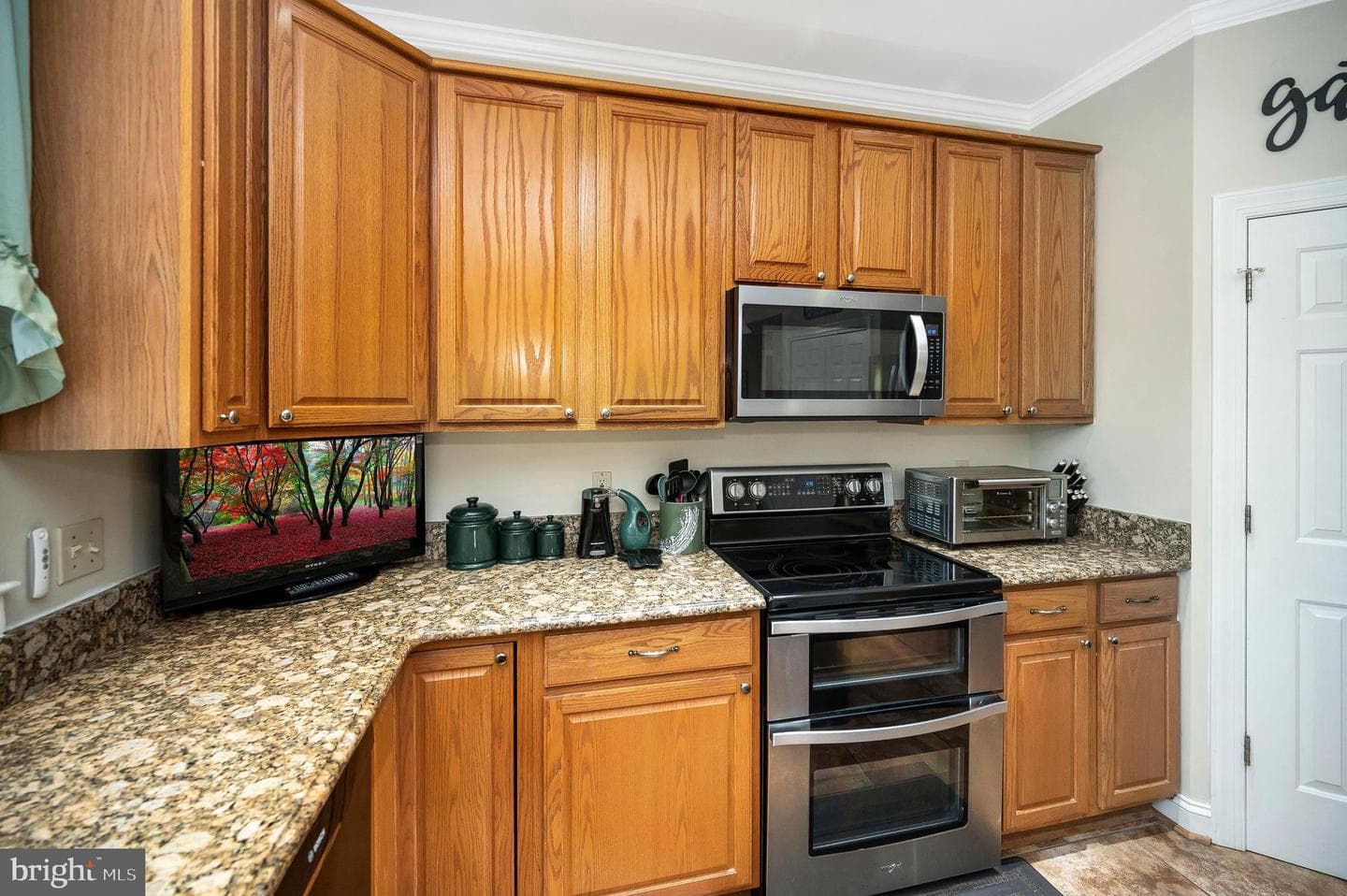 10219 Colechester Street photo 21