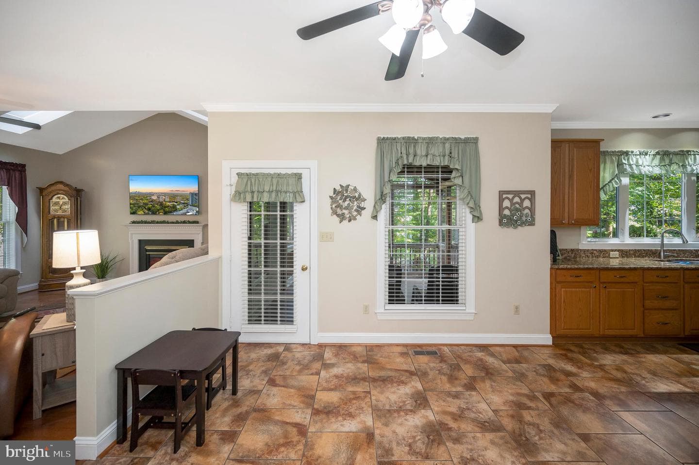 10219 Colechester Street photo 26