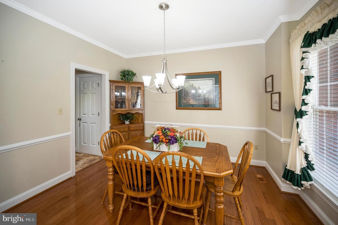 10219 Colechester Street photo 29