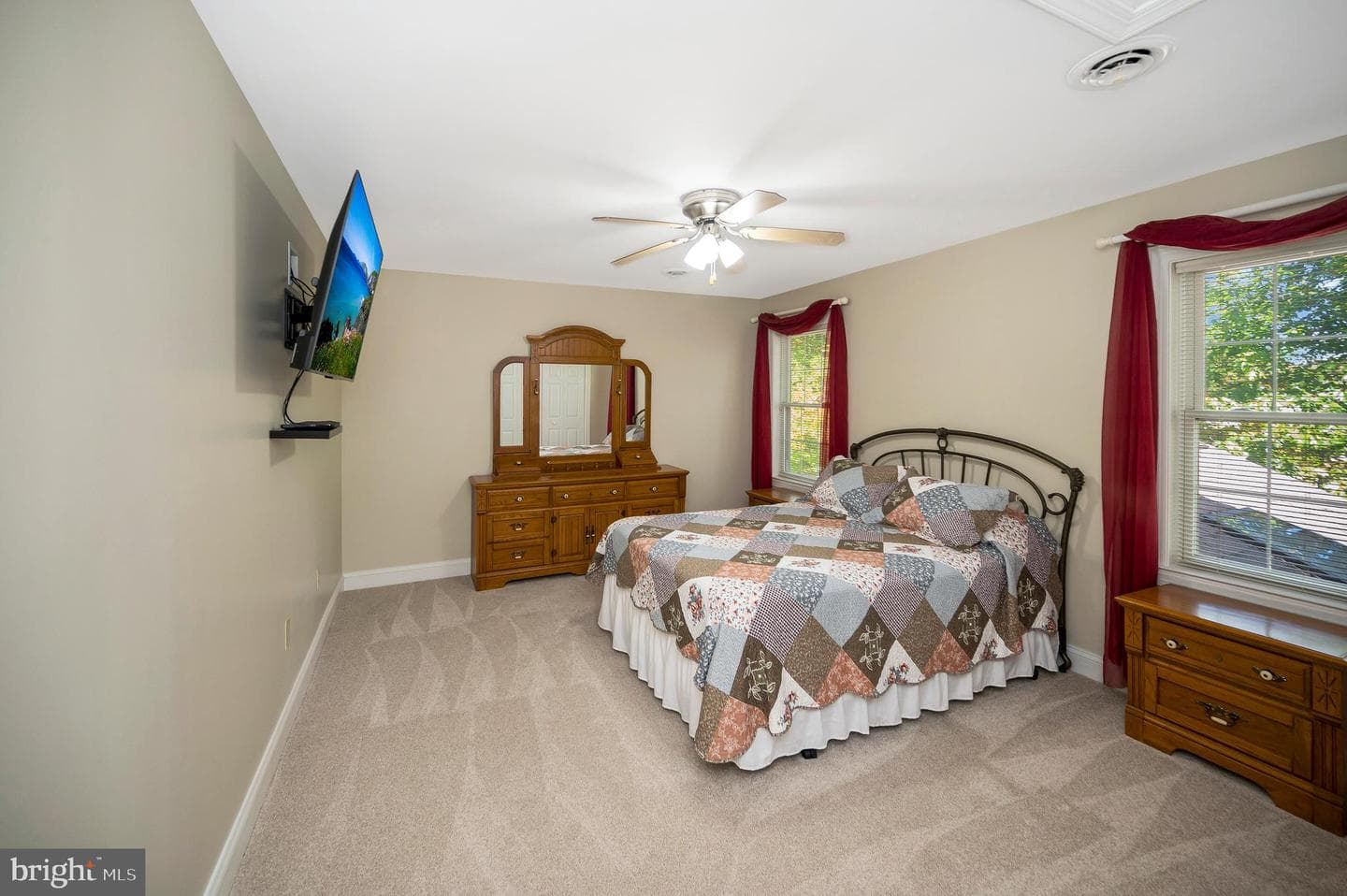 10219 Colechester Street photo 36
