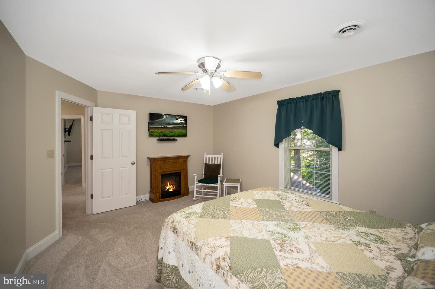 10219 Colechester Street photo 39