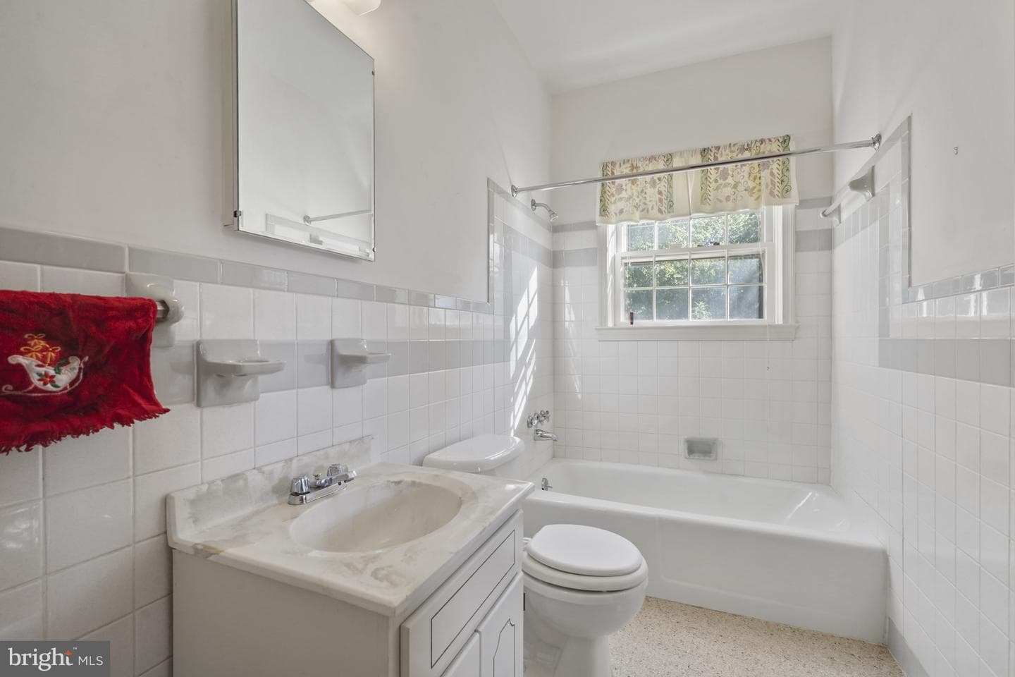 100 Lombardy Drive photo 28
