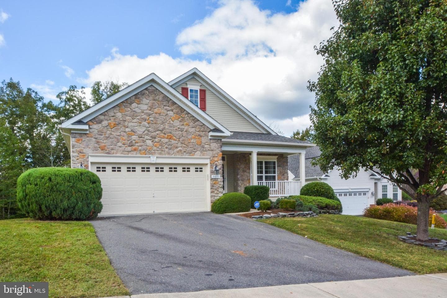 5607 Cedar Mountain Court photo 2