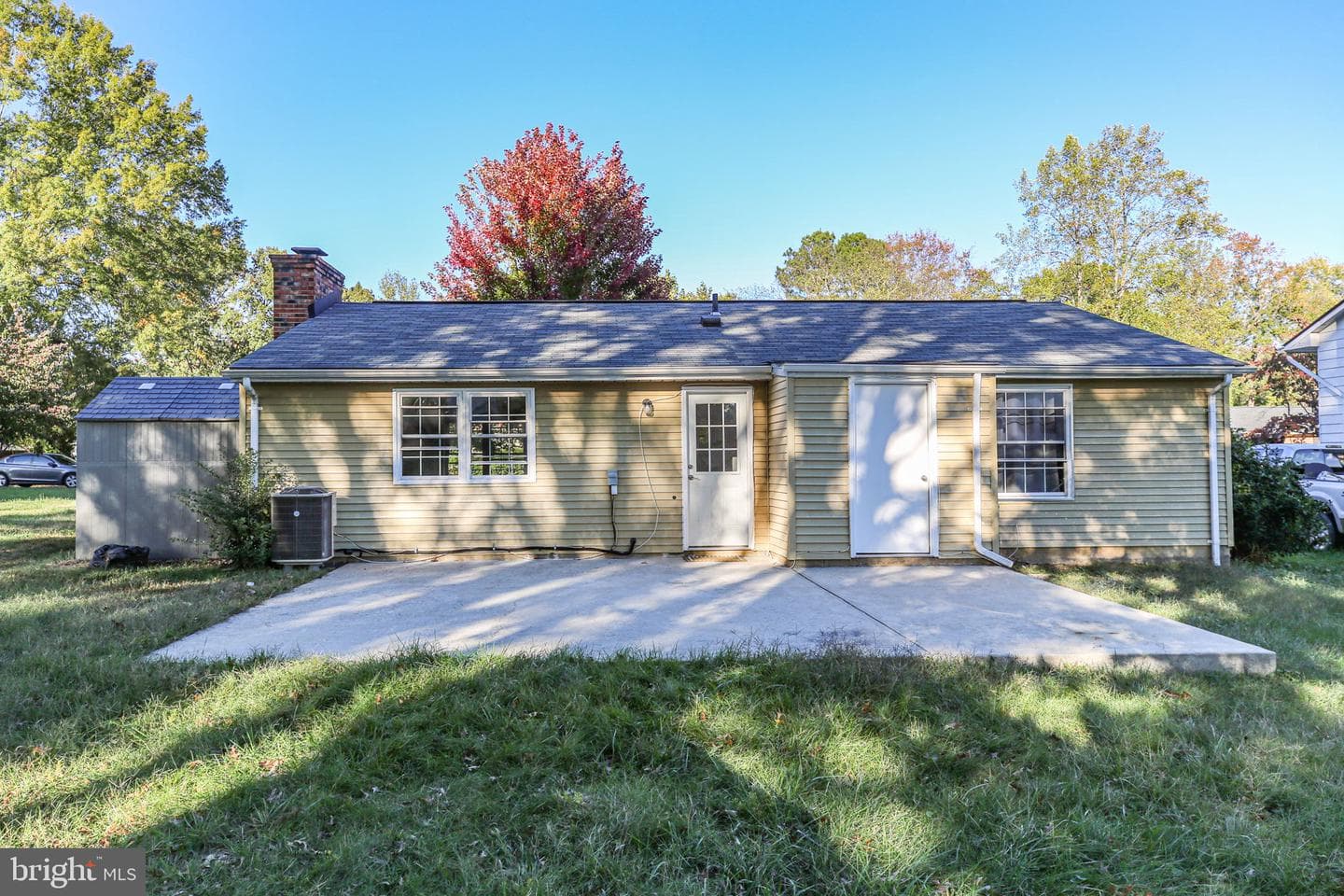 5522 Larch Street photo 3