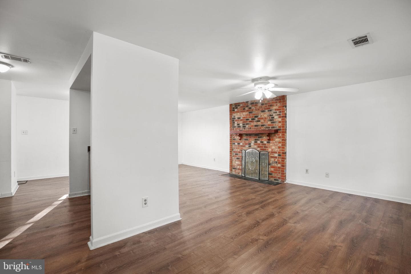 5522 Larch Street photo 8