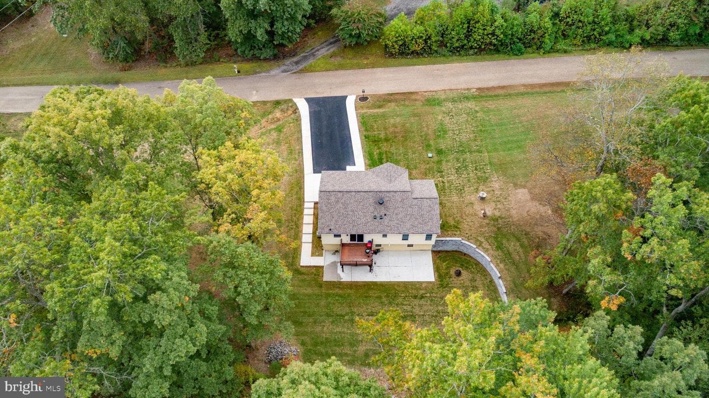 6001 Nancy Court photo 4