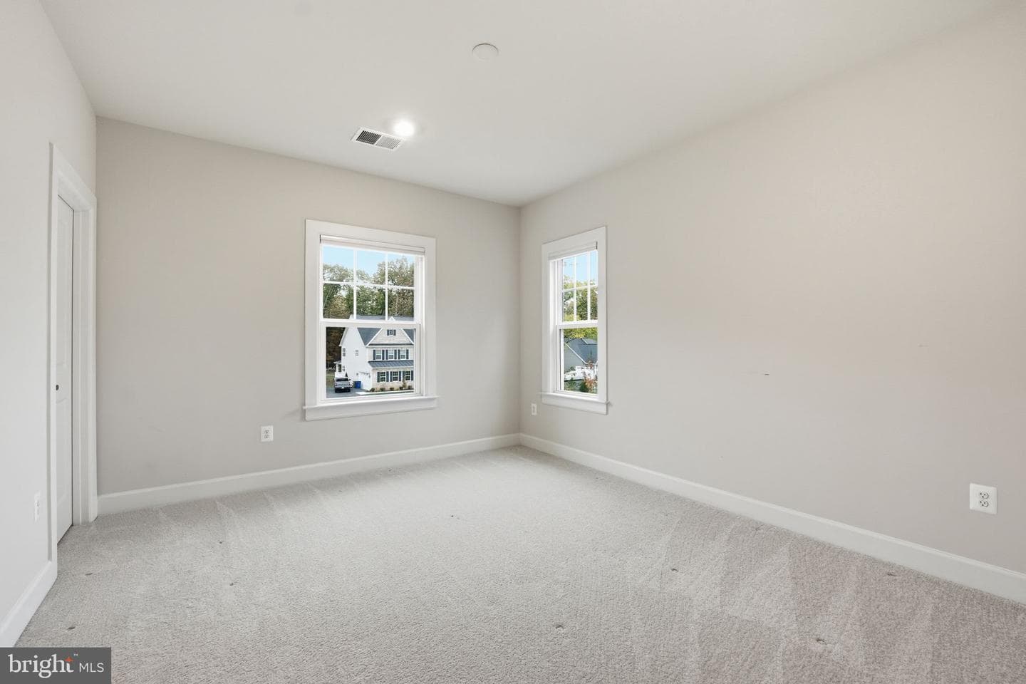 10914 Canterbury Court photo 40