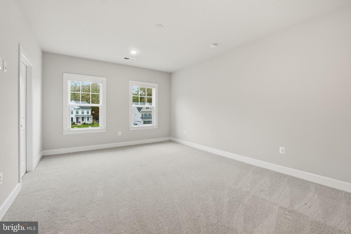 10914 Canterbury Court photo 42