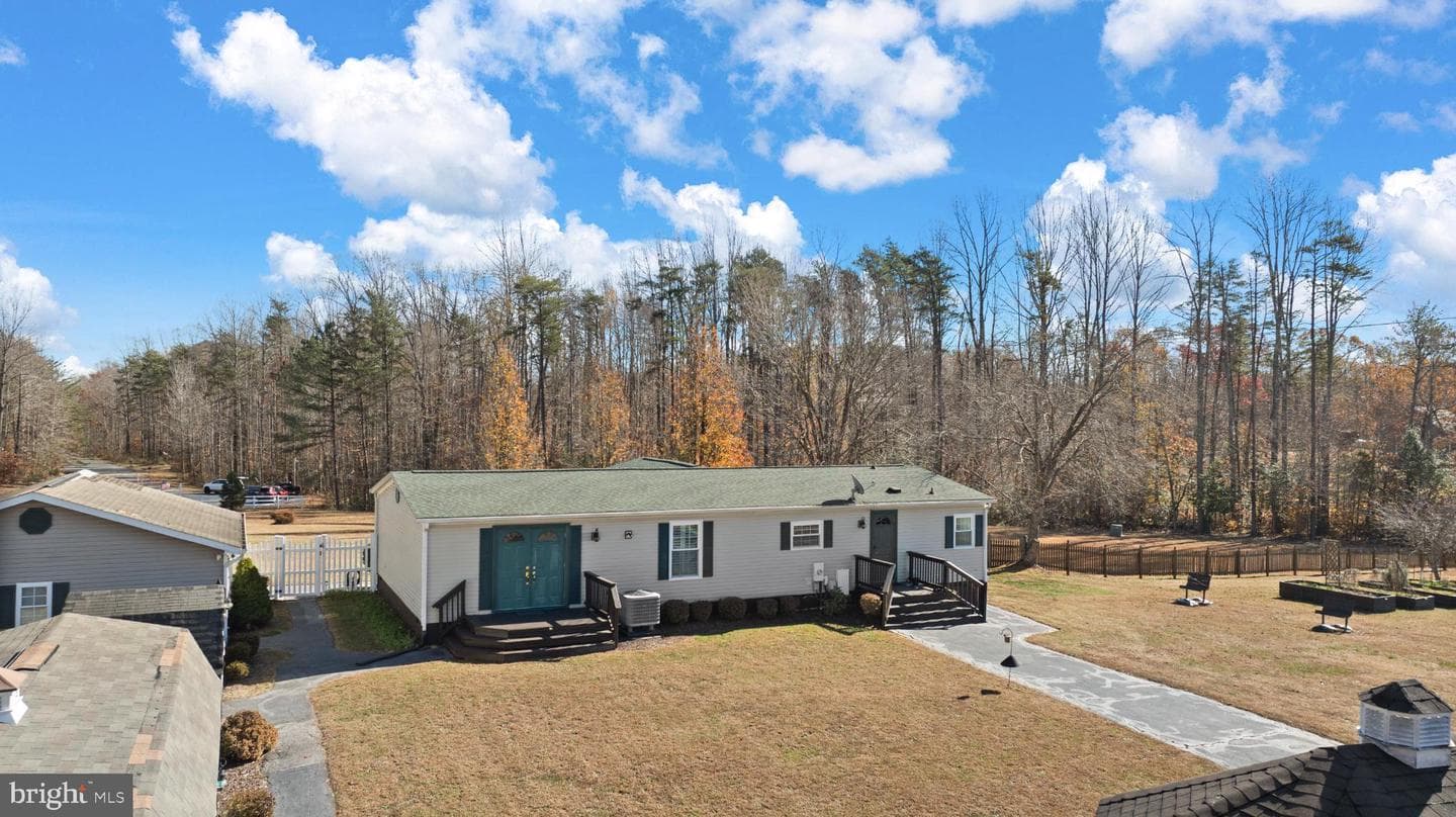 3100 Danbury Circle photo 2