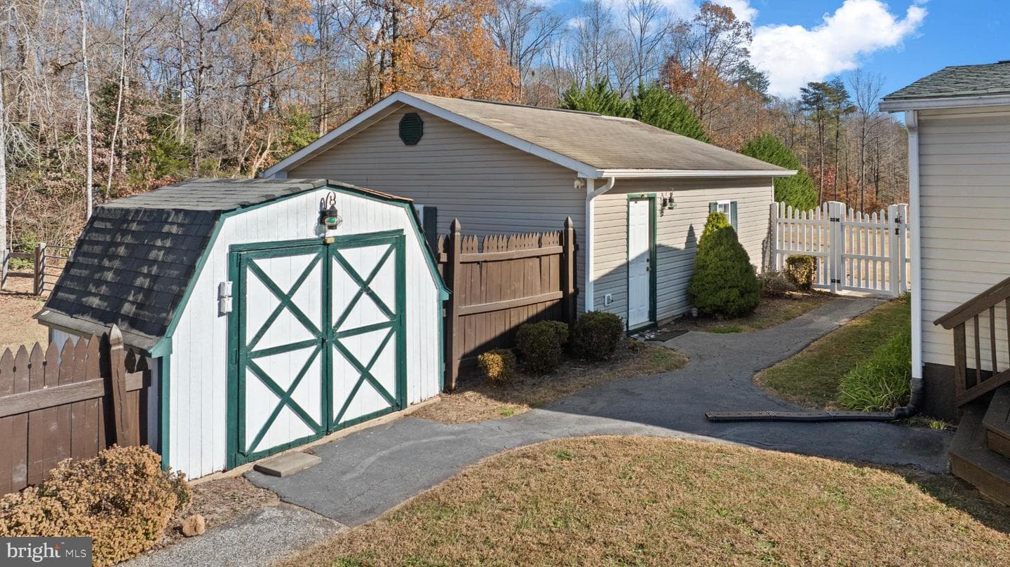 3100 Danbury Circle photo 35