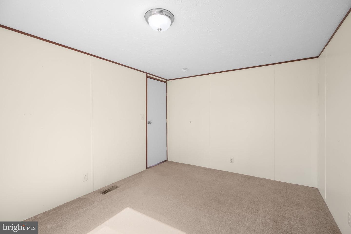 10000 Hummingbird Lane photo 12
