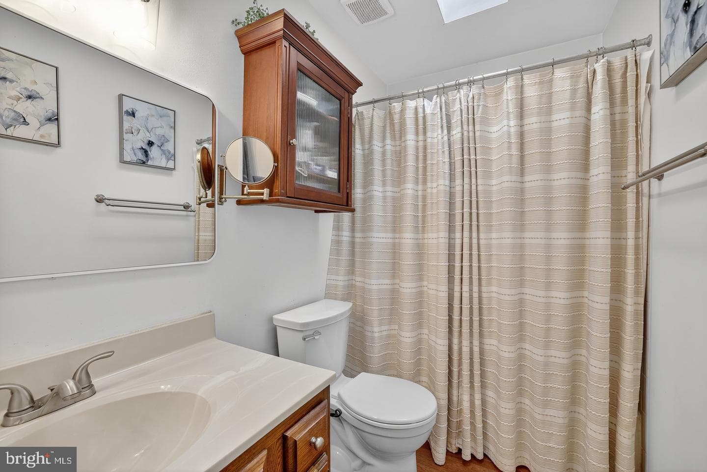 410 Albany Street photo 11