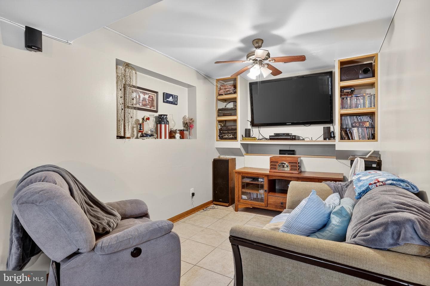 410 Albany Street photo 25