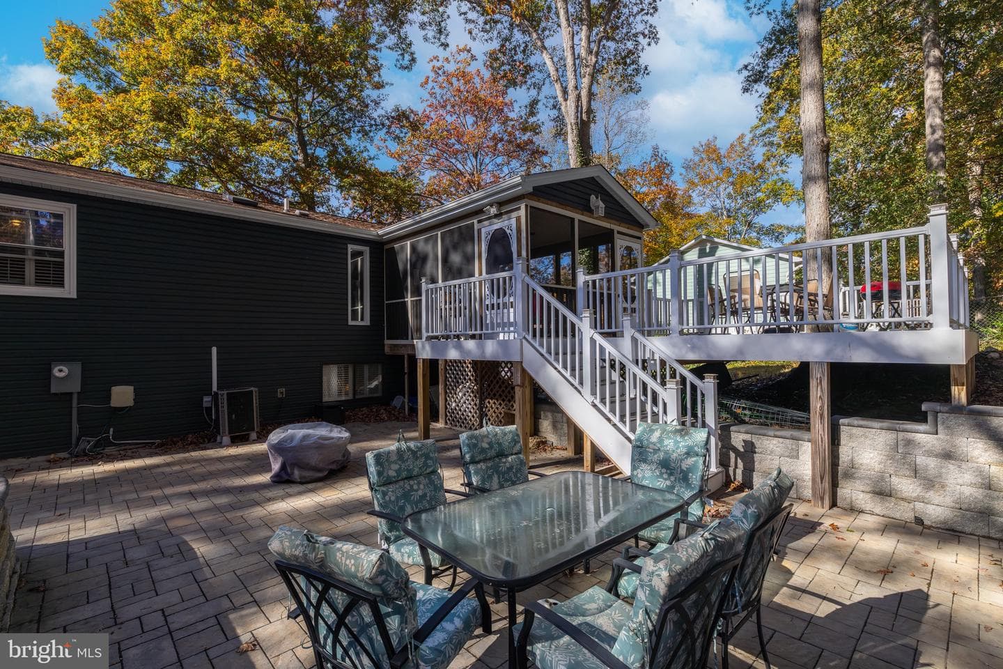 410 Albany Street photo 32