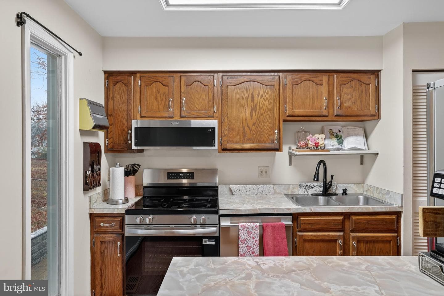 410 Albany Street photo 4