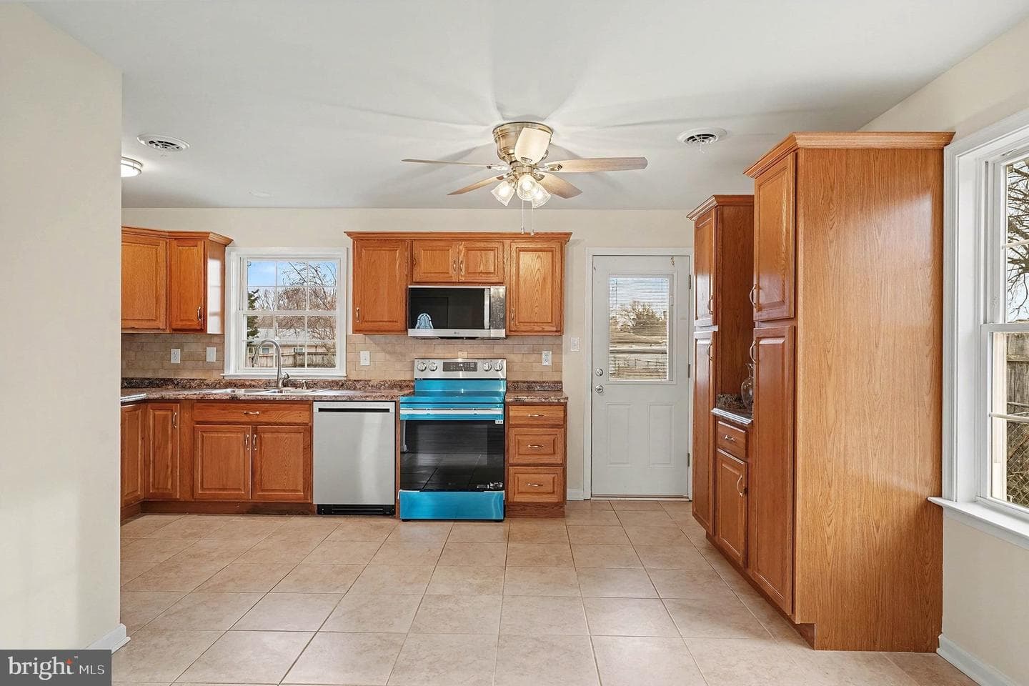 408 Hamilton Street photo 8