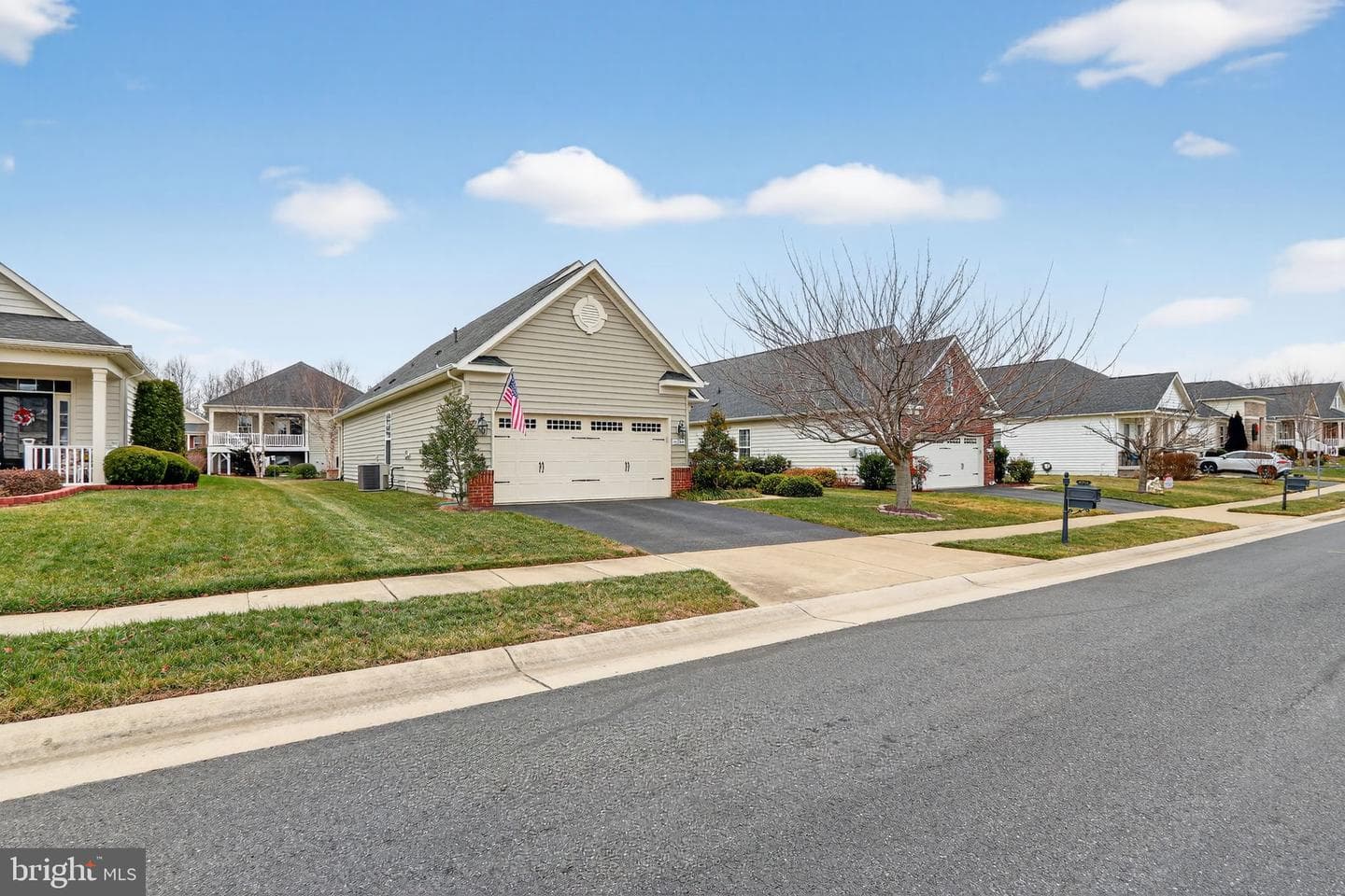 9724 Balls Bluff Drive photo 2