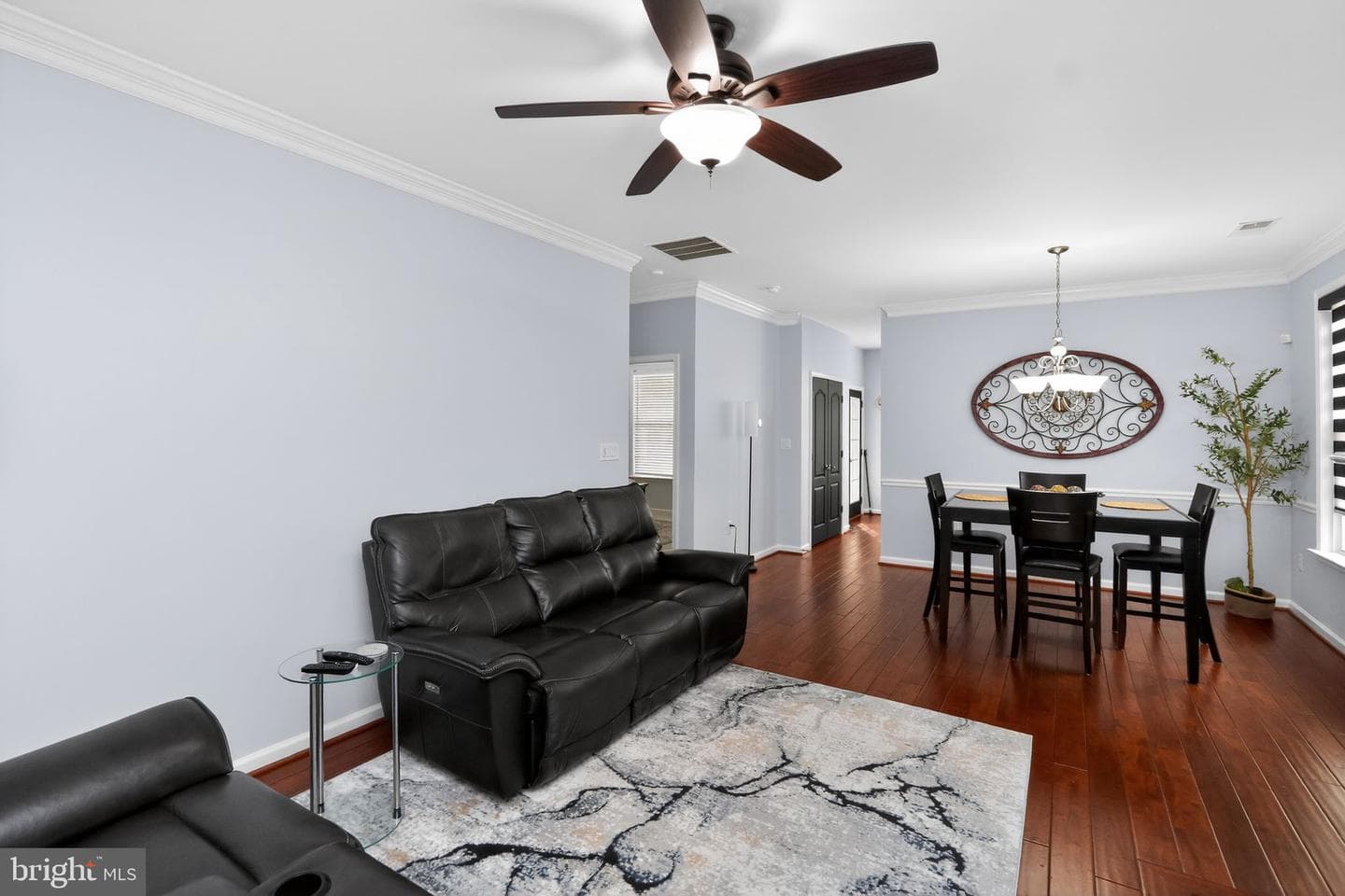 9724 Balls Bluff Drive photo 4