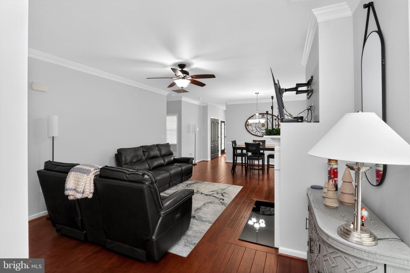 9724 Balls Bluff Drive photo 5