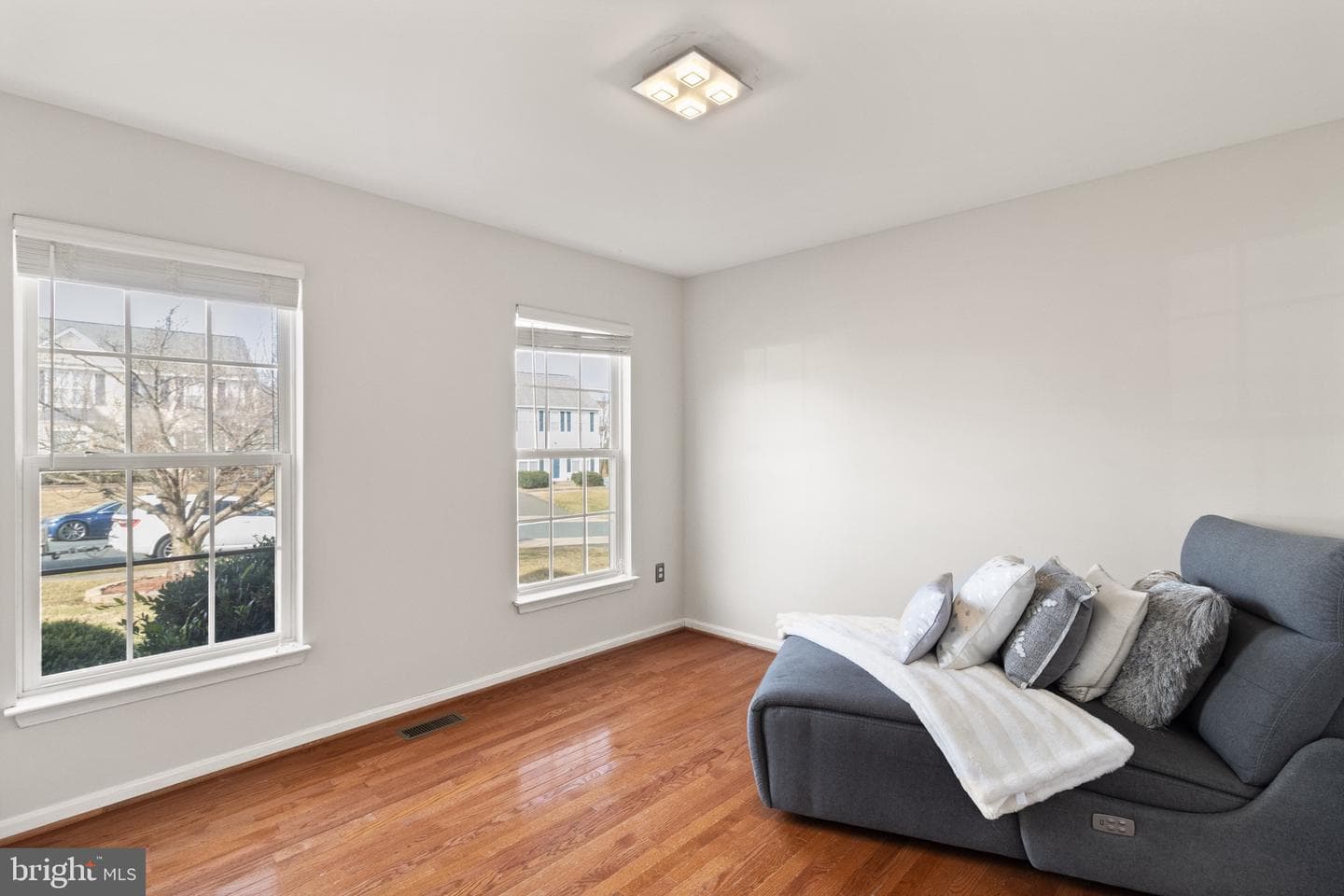 6914 Versaille Drive photo 12