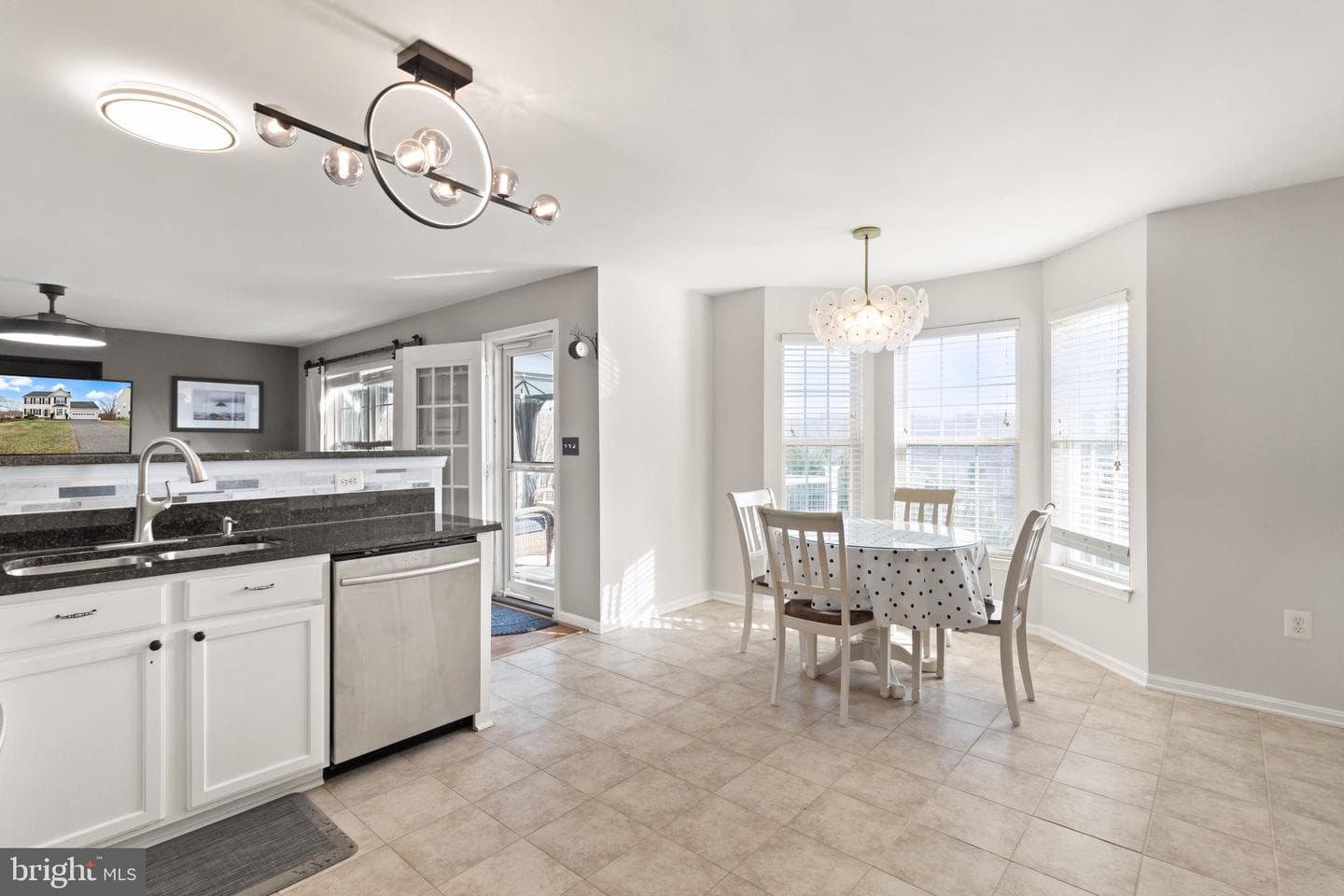 6914 Versaille Drive photo 8